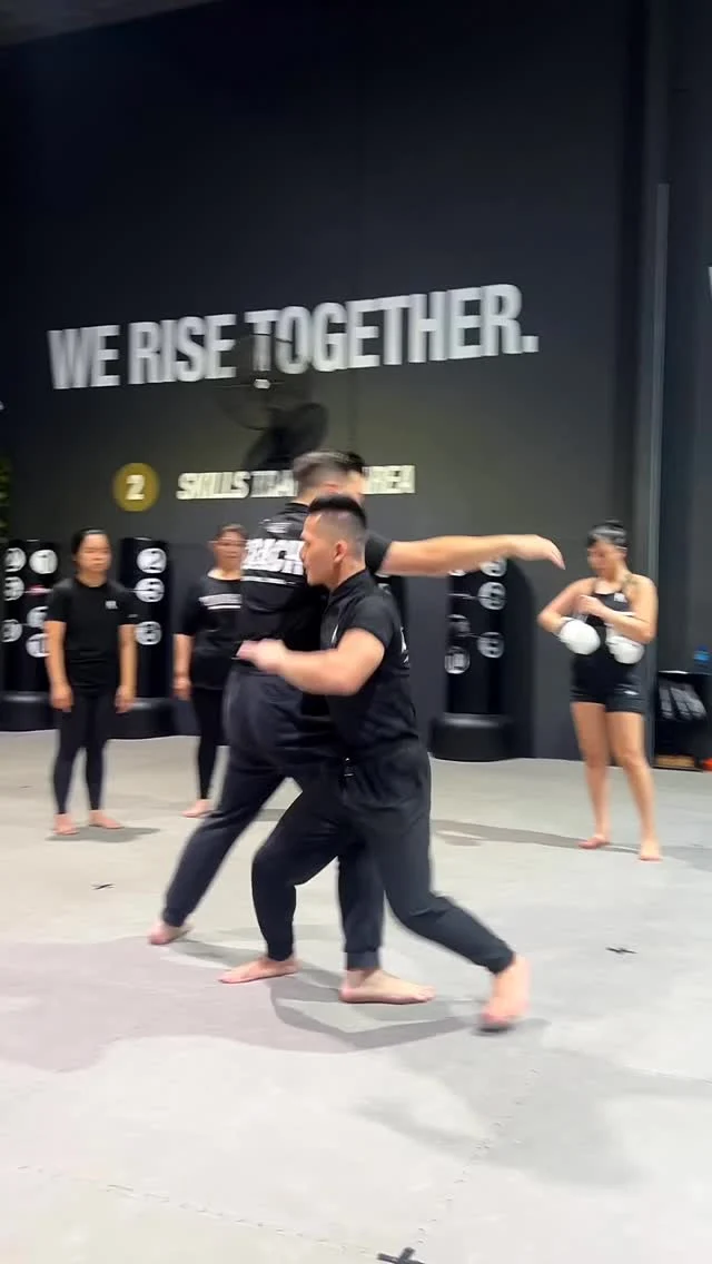 The Overhook/Arm Wrap - one of the skills we’ve been working in the beginner LION program 🔥

#INVINCIBLEHQ #BuildingHighQualityHumans